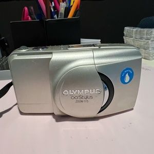 BROKEN!!! (Use for parts) Olympus Infinity Stylus Zoom 115